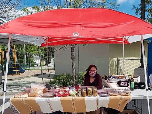 Canstar Community News Despite new social-distancing protocols, the Bronx Park Farmers Market has seen attendances increase this season.