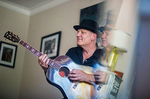 MIKAELA MACKENZIE / WINNIPEG FREE PRESS

Roots rock performer Mark Reeves poses for a portrait in his home in Winnipeg on Monday, July 27, 2020. For Dave Sanderson story.
Winnipeg Free Press 2020.