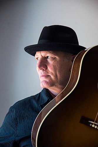 MIKAELA MACKENZIE / WINNIPEG FREE PRESS

Roots rock performer Mark Reeves poses for a portrait in his home in Winnipeg on Monday, July 27, 2020. For Dave Sanderson story.
Winnipeg Free Press 2020.