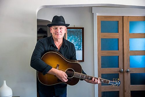 MIKAELA MACKENZIE / WINNIPEG FREE PRESS

Roots rock performer Mark Reeves poses for a portrait in his home in Winnipeg on Monday, July 27, 2020. For Dave Sanderson story.
Winnipeg Free Press 2020.