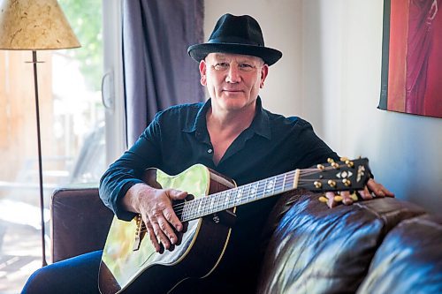 MIKAELA MACKENZIE / WINNIPEG FREE PRESS

Roots rock performer Mark Reeves poses for a portrait in his home in Winnipeg on Monday, July 27, 2020. For Dave Sanderson story.
Winnipeg Free Press 2020.