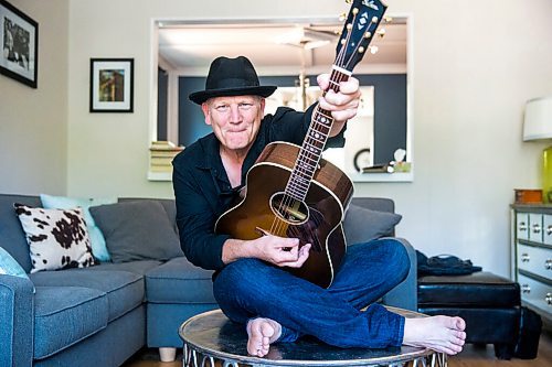 MIKAELA MACKENZIE / WINNIPEG FREE PRESS

Roots rock performer Mark Reeves poses for a portrait in his home in Winnipeg on Monday, July 27, 2020. For Dave Sanderson story.
Winnipeg Free Press 2020.