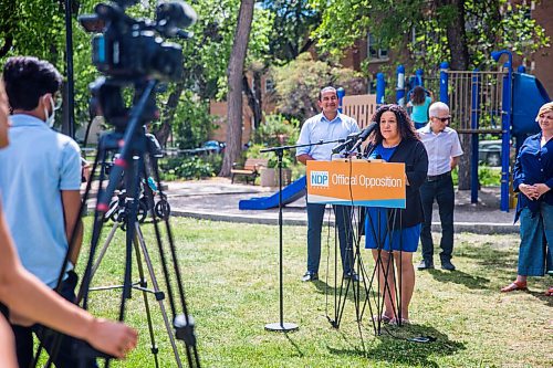 MIKAELA MACKENZIE / WINNIPEG FREE PRESS

Parent Zilla Jones speaks to media about an alternative plan for Manitoba schools in Winnipeg on Tuesday, July 28, 2020. For Maggie Macintosh story.
Winnipeg Free Press 2020.