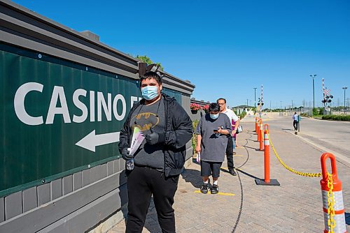 JESSE BOILY  / WINNIPEG FREE PRESS
Shane was part of the first day line up outside McPhillips Station Casino for its reopening on Wednesday. It was closed due to the pandemic . Wednesday, July 29, 2020.
Reporter: Malak Abas