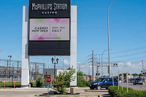 JESSE BOILY  / WINNIPEG FREE PRESS
The sign announcing the opening at McPhillips Station Casino for its first day of reopening on Wednesday since its closure due to the pandemic . Wednesday, July 29, 2020.
Reporter: Malak Abas