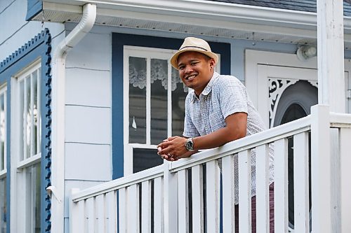 JOHN WOODS / WINNIPEG FREE PRESS
Jordan Sangalang, a performer, is photographed a his home Wednesday, July 29, 2020. 

Reporter: King