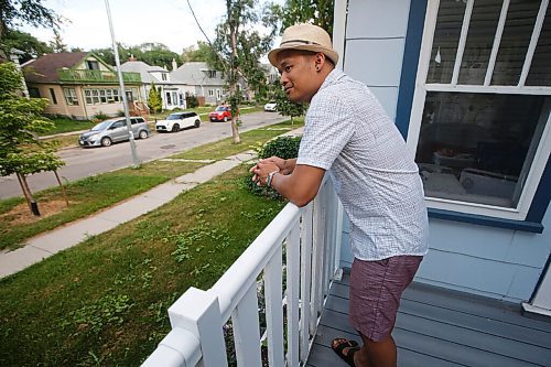 JOHN WOODS / WINNIPEG FREE PRESS
Jordan Sangalang, a performer, is photographed a his home Wednesday, July 29, 2020. 

Reporter: King