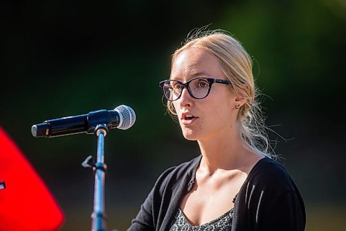 MIKAELA MACKENZIE / WINNIPEG FREE PRESS

MMF community-based water monitor Bryanna Sherbo speaks at a funding announcement for Lake Winnipeg water-quality issues at The Forks in Winnipeg on Thursday, July 30, 2020. For Sarah Lawrynuik story.
Winnipeg Free Press 2020.