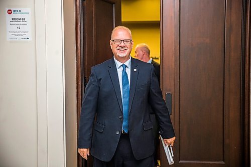 MIKAELA MACKENZIE / WINNIPEG FREE PRESS

Education minister Kelvin Goertzen leaves after speaking to the media about the fall back-to-school plan at the Manitoba Legislative Building in Winnipeg on Thursday, July 30, 2020. For Maggie (and Larry?) story.
Winnipeg Free Press 2020.