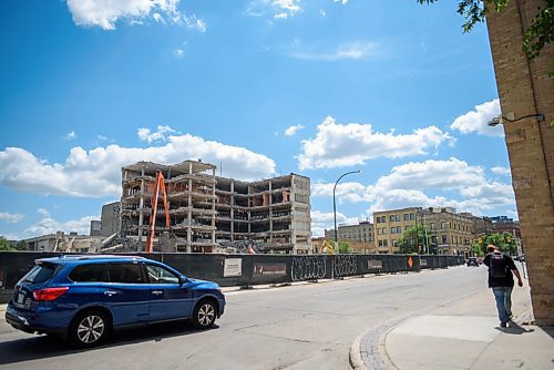 JESSE BOILY  / WINNIPEG FREE PRESS
Demolition takes place on the old previous Public Works building on Thursday. Thursday, July 30, 2020.
Reporter: STANDUP