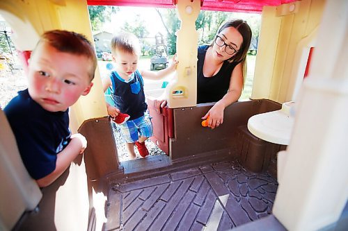 JOHN WOODS / WINNIPEG FREE PRESS
Rayelle Gauthier plays with her children  Lucas, 4, and Remi, 2, in their backyard in Ste. Anne, Thursday, July 30, 2020. Gauthier is happy schools are opening in the fall.

Reporter: Piche