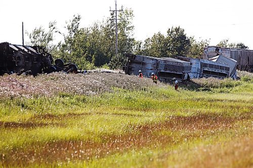 JOHN WOODS / WINNIPEG FREE PRESS
CN crews attend to a derailment on the line just east of Deacons corner Thursday, July 30, 2020. 

Reporter: ?