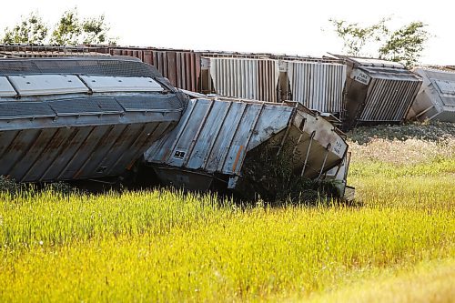 JOHN WOODS / WINNIPEG FREE PRESS
CN crews attend to a derailment on the line just east of Deacons corner Thursday, July 30, 2020. 

Reporter: ?