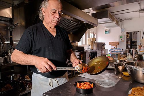 JESSE BOILY  / WINNIPEG FREE PRESS
Michael Pepé cooks up some pasta at Nuccis Gelati on Friday. Nuccis is part of Folkloramas scavenger hunt of of local destinations and restaurants. Friday, July 31, 2020.
Reporter: Eva Wasney