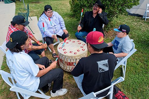 JESSE BOILY  / WINNIPEG FREE PRESS
A drum circle started and ended the ceremony at the 149 years commemoration of Treaty No. 1 at Lower Fort Garry National Historic Site on Monday. Monday, Aug. 3, 2020.
Reporter: Piche