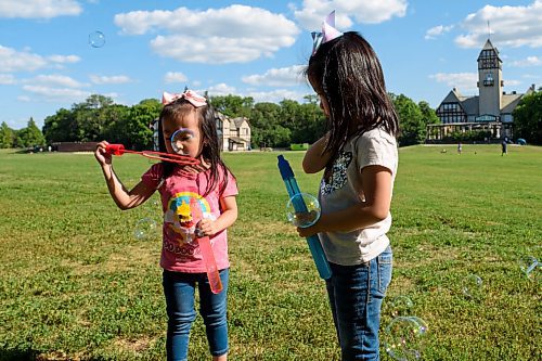 JESSE BOILY  / WINNIPEG FREE PRESS
Chelsea, left, and her sister Claire Manaig blow bubbles at Assiniboine Park on Monday. Monday, Aug. 3, 2020.
Reporter: Standup