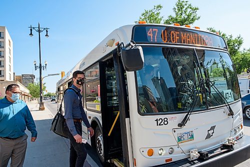 JESSE BOILY  / WINNIPEG FREE PRESS
Derek Koop,President of Functional Transit Winnipeg, boards a bus outside City Hall on Tuesday. Transit is now asking commuters to wear a mask while on transit. Tuesday, Aug. 4, 2020.
Reporter: Joyanne