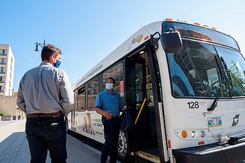 JESSE BOILY  / WINNIPEG FREE PRESS
Councillor Matt Allard, left, and Romeo Ignacio board a bus outside City Hall on Tuesday. Transit is now asking commuters to wear a mask while on transit. Tuesday, Aug. 4, 2020.
Reporter: Joyanne