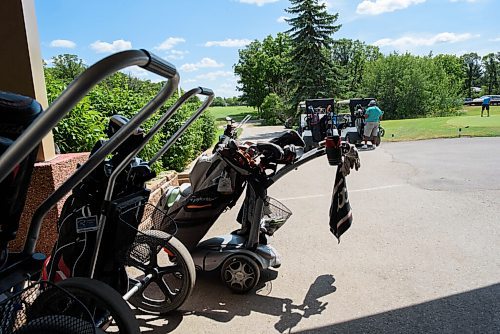 JESSE BOILY  / WINNIPEG FREE PRESS
Golf carts line up at the first tee at Rossmere Golf and Country Club on Tuesday. Golf has seen a rise in business this year. Tuesday, Aug. 4, 2020.
Reporter: Jason Bell