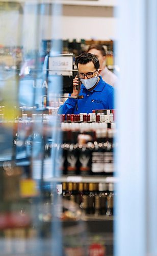 JOHN WOODS / WINNIPEG FREE PRESS
Mask wearing was mixed amongst staff at Grant Park Liquor Mart in Winnipeg Monday, August 3, 2020. 

Reporter: ?