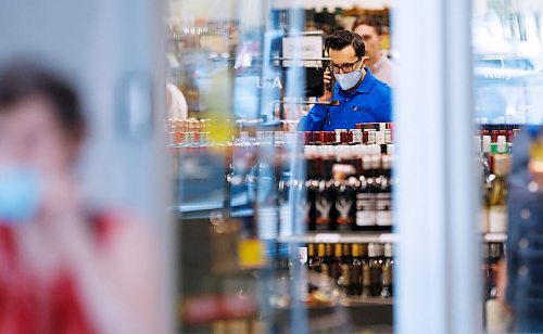 JOHN WOODS / WINNIPEG FREE PRESS
Mask wearing was mixed amongst staff at Grant Park Liquor Mart in Winnipeg Monday, August 3, 2020. 

Reporter: ?