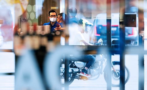 JOHN WOODS / WINNIPEG FREE PRESS
Mask wearing was mixed amongst staff at Grant Park Liquor Mart in Winnipeg Monday, August 3, 2020. 

Reporter: ?