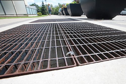 JOHN WOODS / WINNIPEG FREE PRESS
Photo of a vent cover at a building on Ronald Street in Winnipeg Monday, August 3, 2020. A boy fell in the vent last night

Reporter: ?