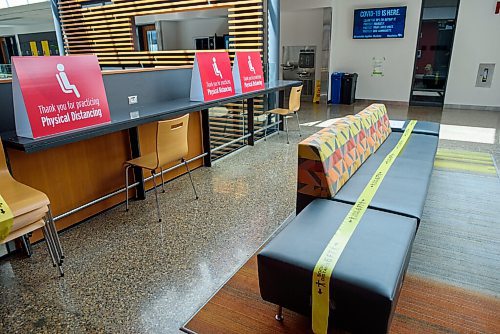 JESSE BOILY  / WINNIPEG FREE PRESS
Social distancing signs at the Red River College on Wednesday. Wednesday, Aug. 5, 2020.
Reporter: Maggie