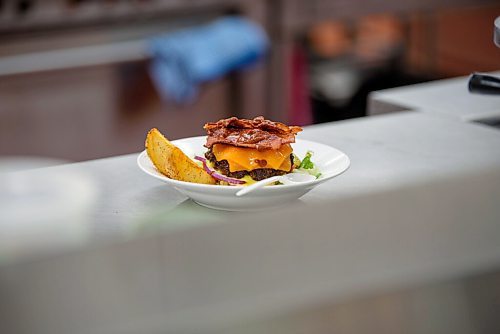 JESSE BOILY  / WINNIPEG FREE PRESS
A burger that a student made  at the Red River College on Wednesday. Wednesday, Aug. 5, 2020.
Reporter: Maggie