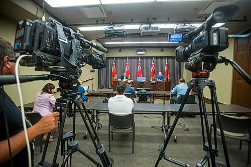 MIKAELA MACKENZIE / WINNIPEG FREE PRESS

Chief provincial public health officer Dr. Brent Roussin (right) and health, seniors and active living minister Cameron Friesen update the media about the COVID-19 situation in Winnipeg on Thursday, Aug. 6, 2020. For Carol Sanders story.
Winnipeg Free Press 2020.