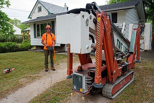 JESSE BOILY  / WINNIPEG FREE PRESS
Chris Olson, owner of TNT Tree Service Ltd., moves a lift into position at a customers homes on Friday. Friday, Aug. 7, 2020.
Reporter: Barbara Bowes