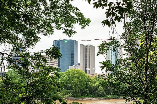 Mike Sudoma / Winnipeg Free Press
Trees from the St Boniface waterfront surround the downtown skyline Friday afternoon
August 7, 2020