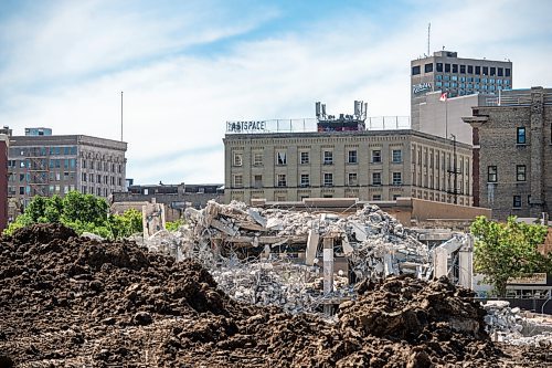 Mike Sudoma / Winnipeg Free Press
The Art Space Building stands high above the remains of the Pubic Safety Building as demolition of the building and parking structure enters its final days
August 7, 2020