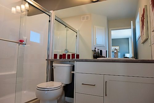 JESSE BOILY  / WINNIPEG FREE PRESS
The master bedrooms ensuite bathroom at 55 LaFrance Lane in Sage Creek on Monday. Monday, Aug. 10, 2020.
Reporter: Todd