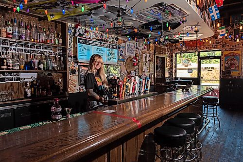 JESSE BOILY / WINNIPEG FREE PRESS
Kali Siemens pours a beer at Leopold's on Academy on Tuesday, Aug. 11, 2020.
Reporter: ??