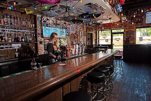 JESSE BOILY / WINNIPEG FREE PRESS
Kali Siemens pours a beer at Leopold's on Academy on Tuesday, Aug. 11, 2020.
Reporter: ??