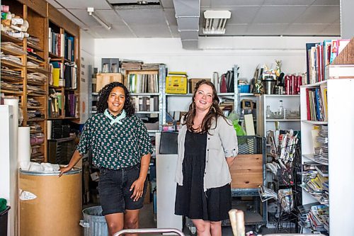 MIKAELA MACKENZIE / WINNIPEG FREE PRESS

Lou Gandier (left) and Helga Jakobson pose for a portrait at ArtsJunktion in Winnipeg on Tuesday, Aug. 11, 2020. For Aaron Epp story.
Winnipeg Free Press 2020.