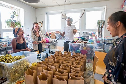 MIKAELA MACKENZIE / WINNIPEG FREE PRESS

Negede Belew (left), Helga Jakobson, Solomon Jackman, and Dana Lance put together craft kits at ArtsJunktion in Winnipeg on Tuesday, Aug. 11, 2020. For Aaron Epp story.
Winnipeg Free Press 2020.