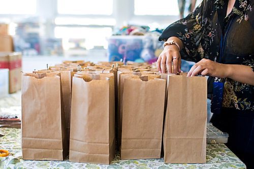 MIKAELA MACKENZIE / WINNIPEG FREE PRESS

Dana Lance makes craft kits at ArtsJunktion in Winnipeg on Tuesday, Aug. 11, 2020. For Aaron Epp story.
Winnipeg Free Press 2020.