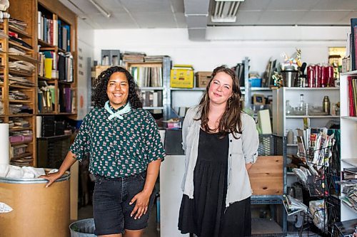 MIKAELA MACKENZIE / WINNIPEG FREE PRESS

Lou Gandier (left) and Helga Jakobson pose for a portrait at ArtsJunktion in Winnipeg on Tuesday, Aug. 11, 2020. For Aaron Epp story.
Winnipeg Free Press 2020.