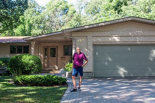 MIKAELA MACKENZIE / WINNIPEG FREE PRESS

Ed Lohrenz, geothermal heat pump expert, poses for a portrait outside of his home (which has the system) in Winnipeg on Wednesday, Aug. 12, 2020. The tubes are buried beneath the front yard. For Sarah story.
Winnipeg Free Press 2020.