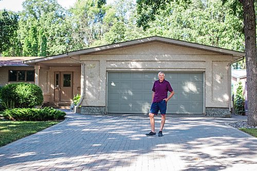 MIKAELA MACKENZIE / WINNIPEG FREE PRESS

Ed Lohrenz, geothermal heat pump expert, poses for a portrait outside of his home (which has the system) in Winnipeg on Wednesday, Aug. 12, 2020. The tubes are buried beneath the front yard. For Sarah story.
Winnipeg Free Press 2020.