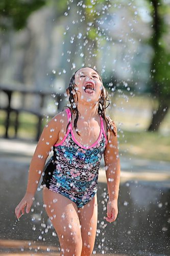 RUTH BONNEVILLE / WINNIPEG FREE PRESS

Local - Weather Standup  Splash Pad

PaitynTchozewski (5yrs), refreshes herself in the spray of water while playing at the 
Norquay Community Playground and Splash Park on Wednesday. 



 Aug 12th, 2020
