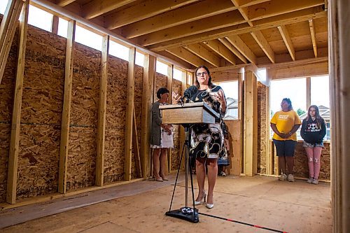 MIKAELA MACKENZIE / WINNIPEG FREE PRESS

Families Minister Heather Stefanson announces new support for home ownership at a Habitat for Humanity construction site in Winnipeg on Thursday, Aug. 13, 2020. For Malak Abas story.
Winnipeg Free Press 2020.