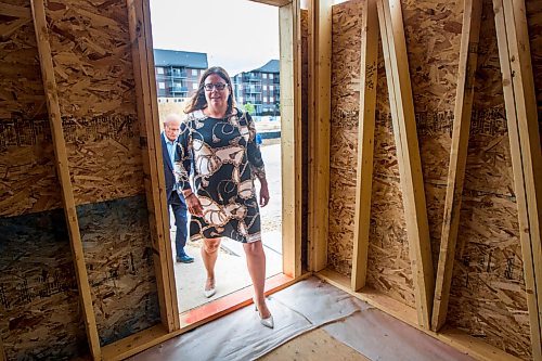 MIKAELA MACKENZIE / WINNIPEG FREE PRESS

Families Minister Heather Stefanson walks in to announce new support for home ownership at a Habitat for Humanity construction site in Winnipeg on Thursday, Aug. 13, 2020. For Malak Abas story.
Winnipeg Free Press 2020.