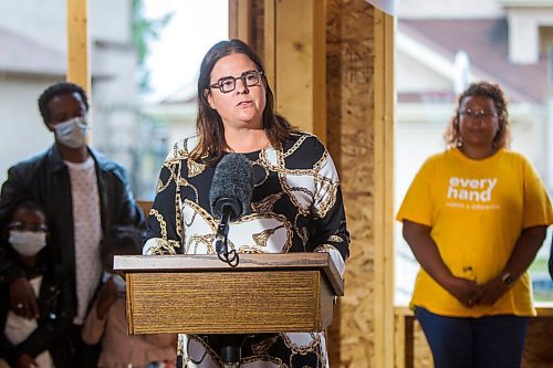 MIKAELA MACKENZIE / WINNIPEG FREE PRESS

Families Minister Heather Stefanson announces new support for home ownership at a Habitat for Humanity construction site in Winnipeg on Thursday, Aug. 13, 2020. For Malak Abas story.
Winnipeg Free Press 2020.