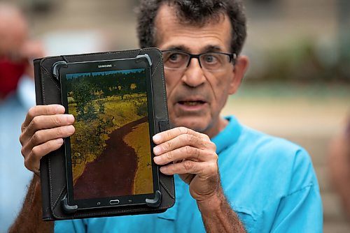 JESSE BOILY  / WINNIPEG FREE PRESS
Dennis LeNeveu, a concerned resident, shows a photo of water from Black Island, Manitoba to media outside the Legislature building on Thursday. Residents and the Manitoba Liberals are wanting more review and oversight of the Vivian Sand Facility Mining project in Springfield, Manitoba. Thursday, Aug. 13, 2020.
Reporter: Carol