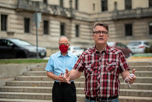 JESSE BOILY  / WINNIPEG FREE PRESS
Dougald Lamont, Manitoba Liberal Leader & MLA for St. Boniface speaks to media outside the Legislature building on Thursday. Residents and the Manitoba Liberals are wanting more review and oversight of the Vivian Sand Facility Mining project in Springfield, Manitoba. Thursday, Aug. 13, 2020.
Reporter: Carol