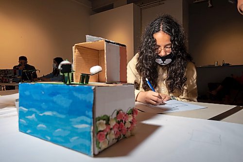 JESSE BOILY  / WINNIPEG FREE PRESS
Belahha Johnston, 16, left, learns from T.J. Richard on how to draw their model home to paper at City Builders Camp at Artspace on Thursday. Thursday, Aug. 13, 2020.
Reporter: