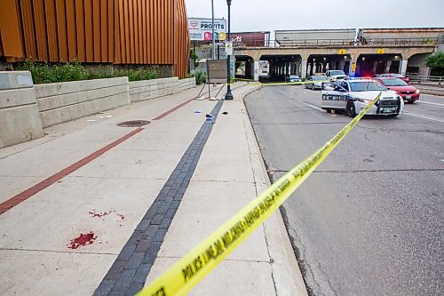 MIKAELA MACKENZIE / WINNIPEG FREE PRESS

Police investigate the scene of an assault at Main Street and Higgins Avenue in Winnipeg on Friday, Aug. 14, 2020.
Winnipeg Free Press 2020.